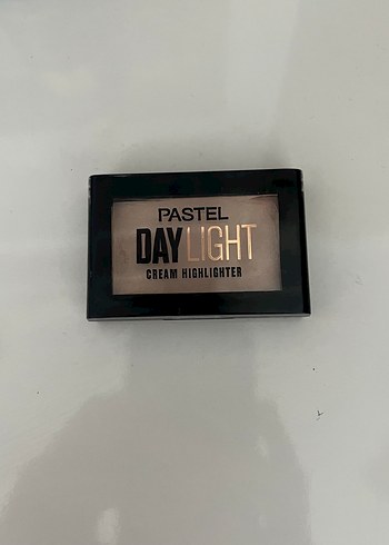 Pastel Matte Fix ve Daylight Krem Aydınlatıcı - Görsel 3