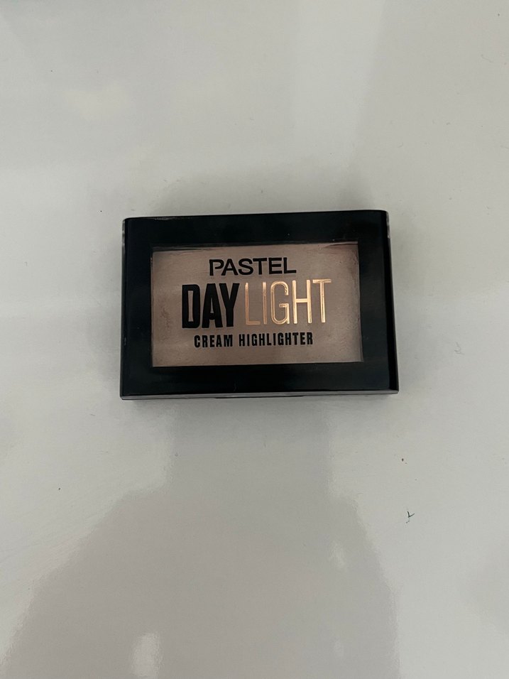 Pastel Matte Fix ve Daylight Krem Aydınlatıcı - Görsel 3