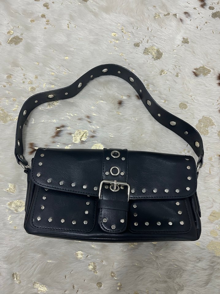 Siyah Deri Tokalı Gotik Kadın Çantası - Görsel 3