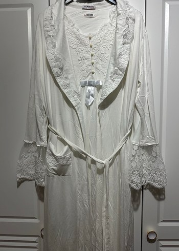 Uzun Kollu Beyaz Nakışlı Kadın sabahlık - Görsel 3