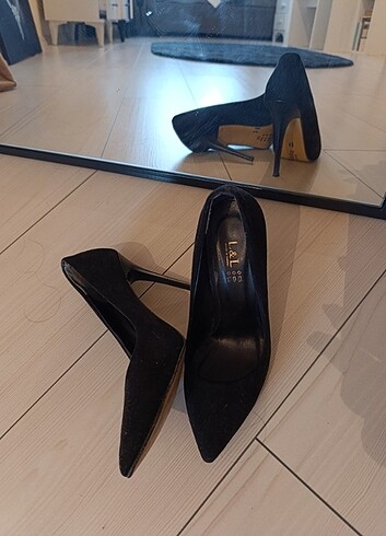 Zara Siyah Süet Stiletto