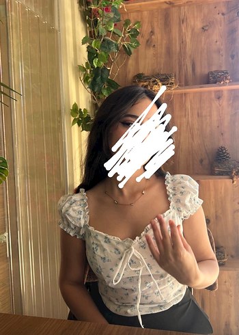 Beyaz V Yakalı çiçekli Bağcıklı Crop Top - Görsel 2