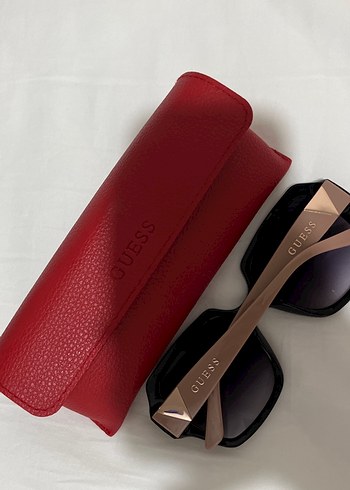 Guess Guess Kadın Klasik Siyah Güneş Gözlüğü