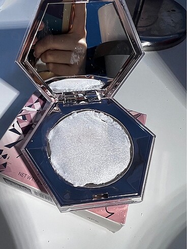 Fenty Beauty FENTY DIAMOND BOMB