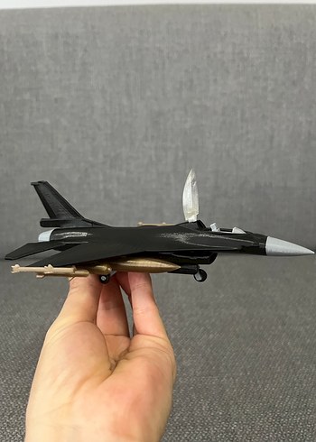 F-16 açılabilir kokpit detaylı uçak maketi