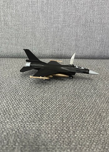 F-16 açılabilir kokpit detaylı uçak maketi