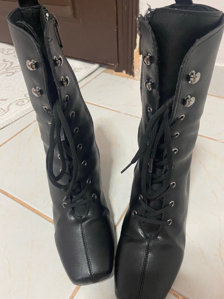 Siyah Deri Bağcıklı Gotik Topuklu Bot - Görsel 5