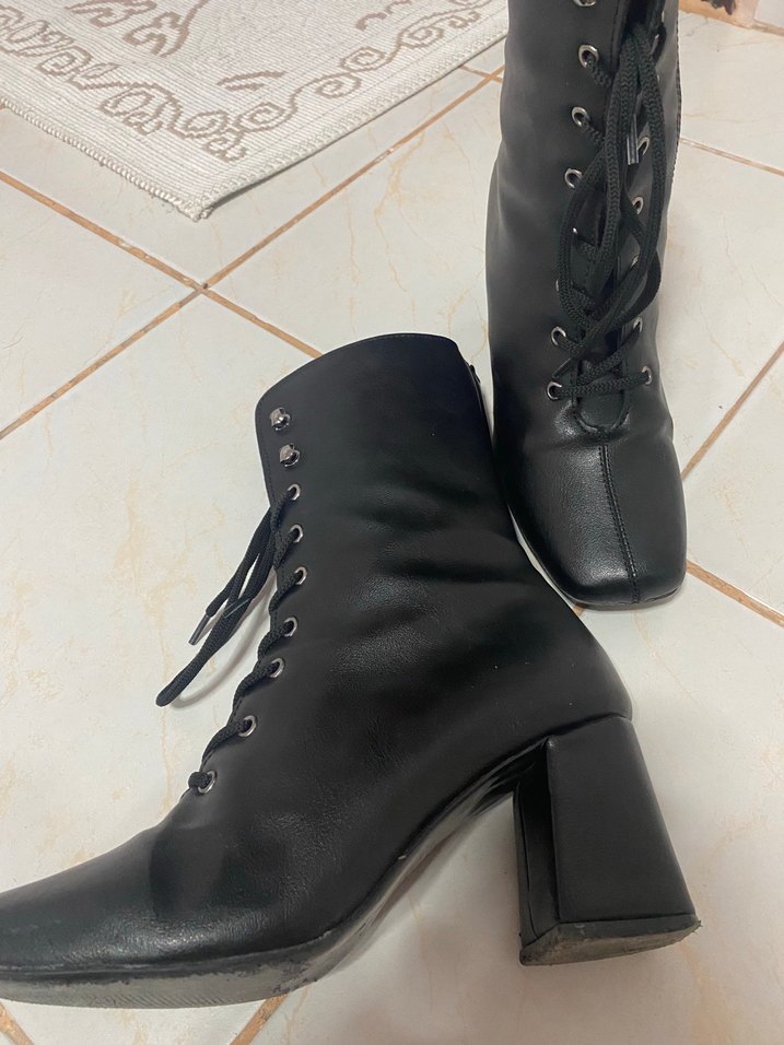 Siyah Deri Bağcıklı Gotik Topuklu Bot - Görsel 4