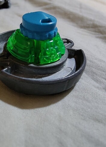 Beyblade hyperblades beat lynx