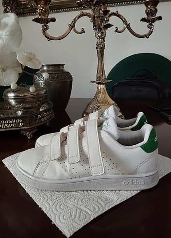 31 Beden beyaz Renk Adidas Orjinal çocuk Spor ayakkabı 31.5