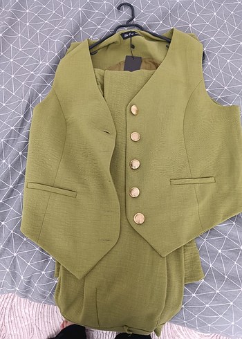 Düğmeli Kolsuz Yeşil Keten Kadın Takım - Görsel 2