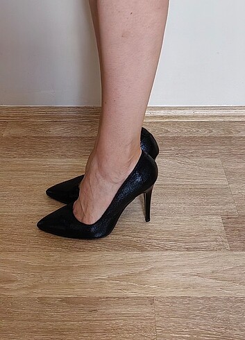 Siyah Deri Stiletto