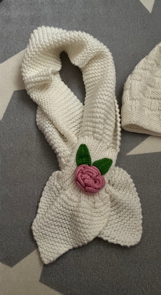 Beyaz Nakışlı Örgü Çocuk Bere ve Atkı Seti - Görsel 2