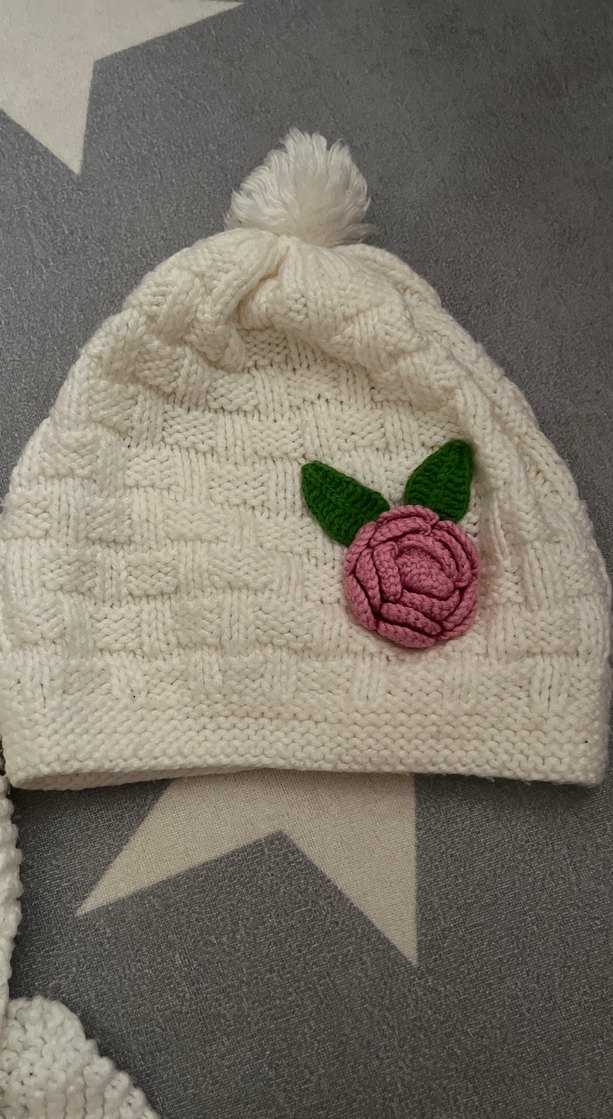 Beyaz Nakışlı Örgü Çocuk Bere ve Atkı Seti - Görsel 3