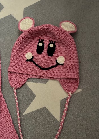 3-5 Yaş, 21 cm Beden Pembe Nakışlı Örgü Çocuk Bere ve Atkı Seti