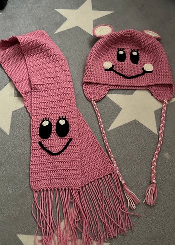 Pembe Nakışlı Örgü Çocuk Bere ve Atkı Seti