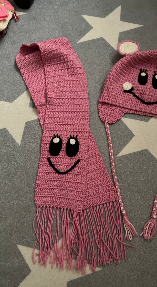 Pembe Nakışlı Örgü Çocuk Bere ve Atkı Seti - Görsel 2