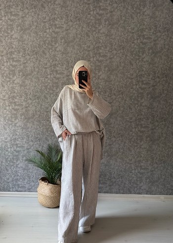 Salaş Kesim Beyaz Gri Çizgili Kadın Takım - Görsel 3