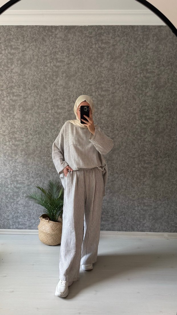 Salaş Kesim Beyaz Gri Çizgili Kadın Takım - Görsel 3