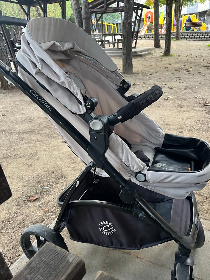 Gri Bebek Arabası Hafif ve Dayanıklı - Görsel 4