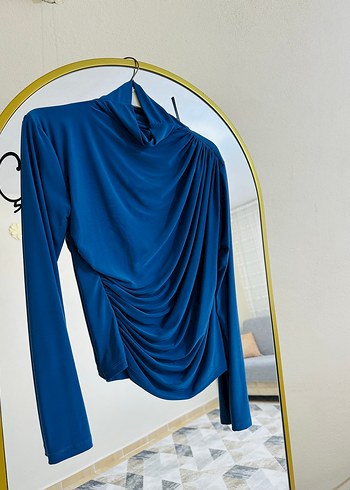 Uzun Kollu, Yüksek Yakalı Drapeli Mavi Bluz