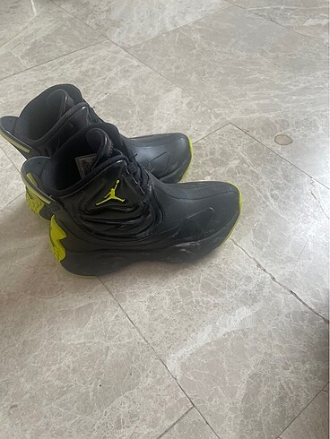 Nike Çocuk bot