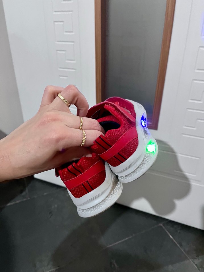 Skechers ışıklı çoçuk ayakkabısı - Görsel 2