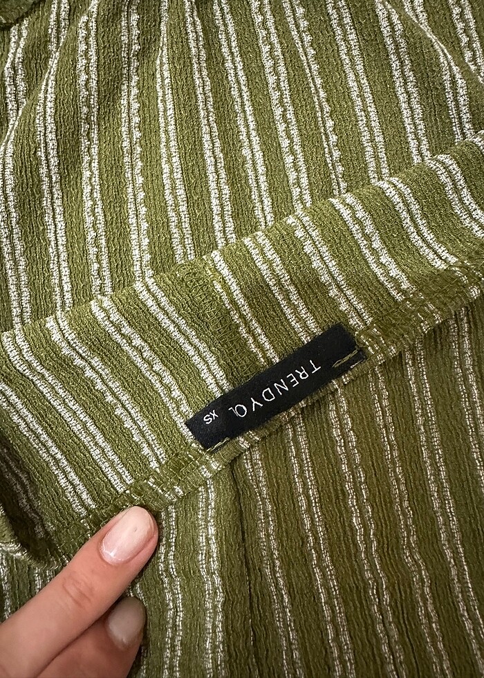 Sırt dekolteli elbise - Görsel 4