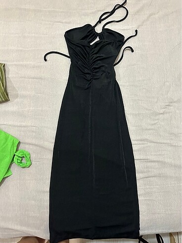 Siyah göbek ve sırt dekolteli elbise - Görsel 4