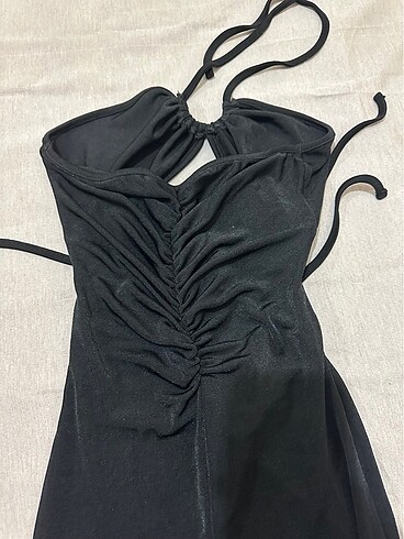 Siyah göbek ve sırt dekolteli elbise - Görsel 5