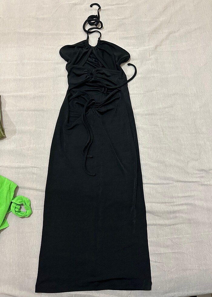 Siyah göbek ve sırt dekolteli elbise - Görsel 2