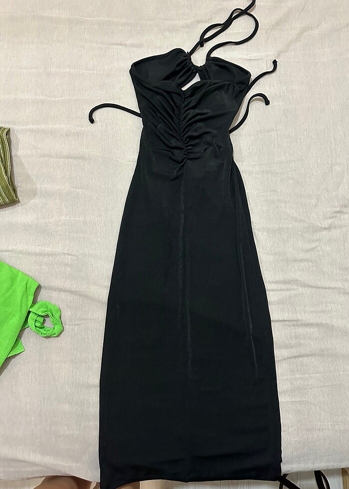 Siyah göbek ve sırt dekolteli elbise - Görsel 4