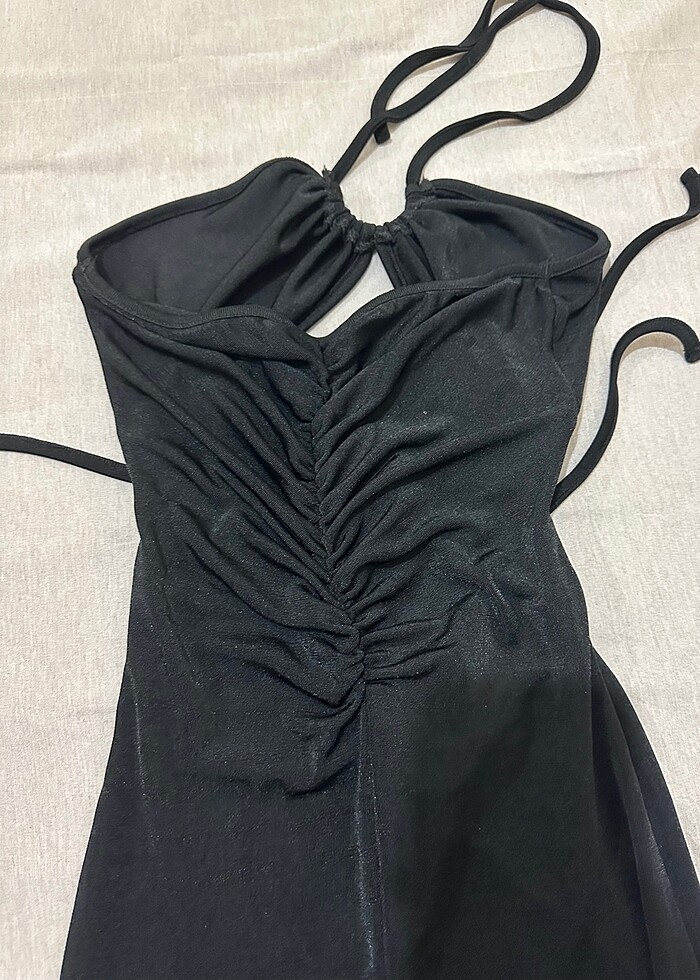 Siyah göbek ve sırt dekolteli elbise - Görsel 5