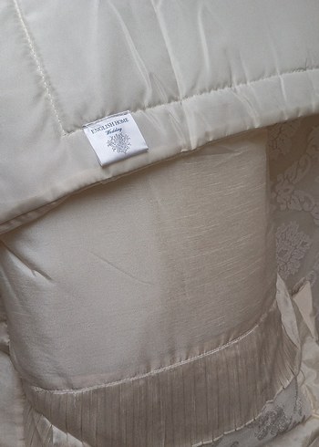 Nakışlı Beyaz Yatak Örtüsü. 
4 parça 1 adet yatak örtüsü,3yastık - Görsel 7