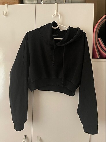 Trendyol & Milla siyah crop sweatshirt