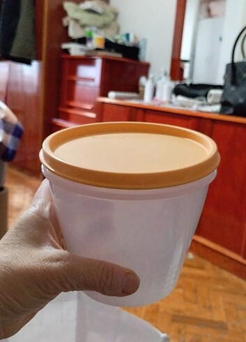 Tupperware saklama kabı 