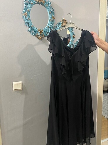 l Beden siyah Renk siyah fırfır detaylı askılı elbise