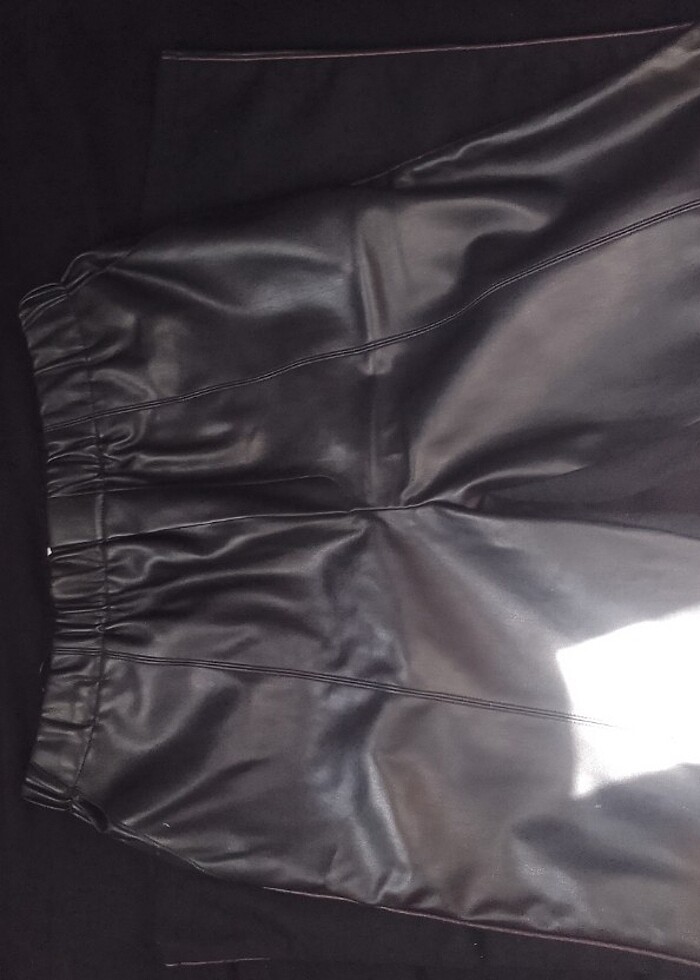 Kadın deri eşofman esnek yapılı hem rahat hem şık bir parça Twıs - Görsel 3