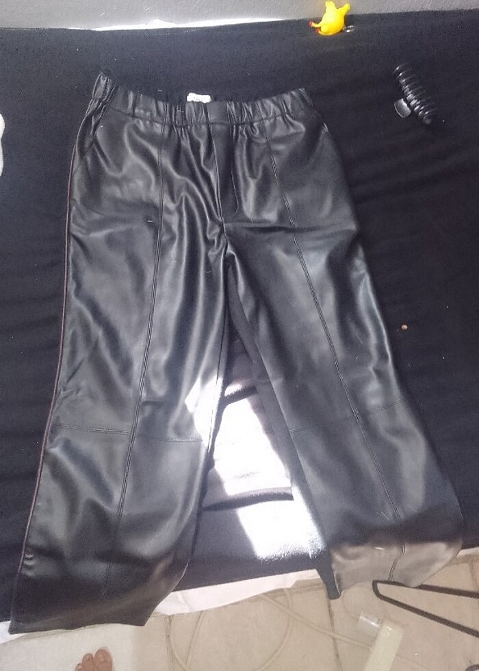 Kadın deri eşofman esnek yapılı hem rahat hem şık bir parça Twıs - Görsel 4