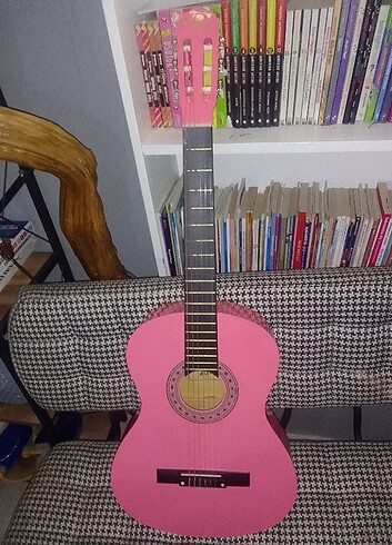 Klâsik pembe gitar detaylı bilgi için açıklamayı okuyun 