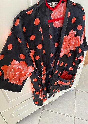 Kırmızı Desenli Düğmeli Kadın sabahlık - Görsel 4