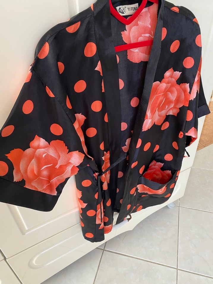 Kırmızı Desenli Düğmeli Kadın sabahlık - Görsel 4