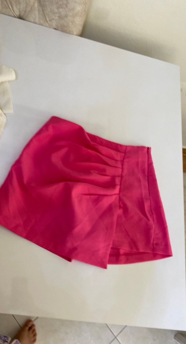 Piliseli Mini Pembe Şortu - Görsel 3