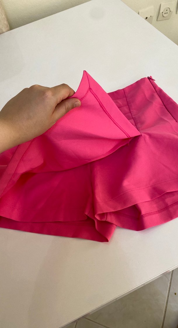 Piliseli Mini Pembe Şortu - Görsel 5