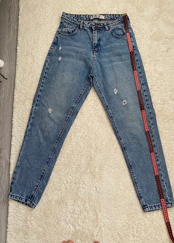 29 Beden Yırtık Detaylı Denim Pantolon