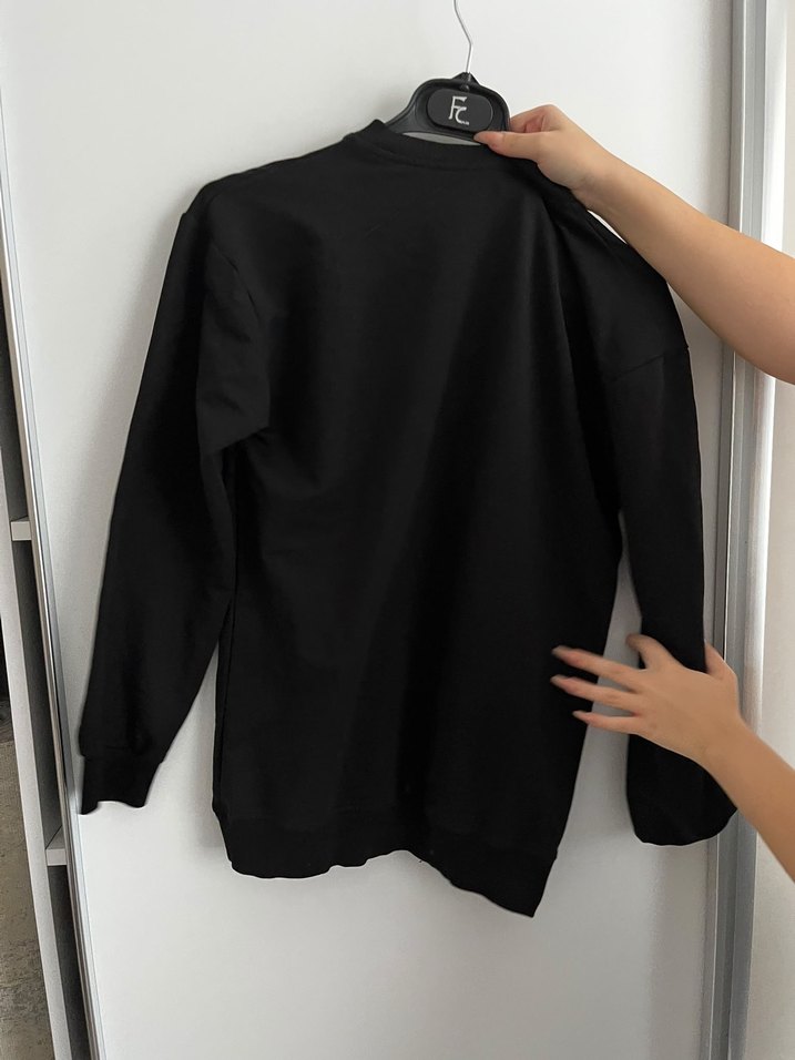 Siyah CK Taşlı Rahat Sweatshirt — görsel 2/3