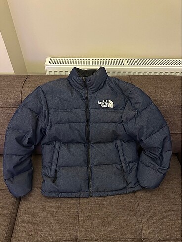 The North Face çift taraflı şişme mont