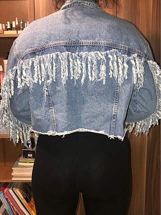 Bershka Berskha Püskül detay crop kot ceket