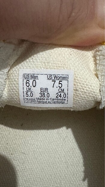 37,5 Beden Vans orjinal çok az giyildi . Yırtık vs yoktur