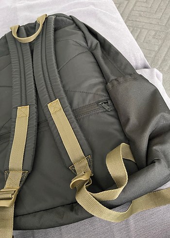 Eastpak Kadın Sırt Çantası, Fermuarlı, Minimalist - Görsel 4